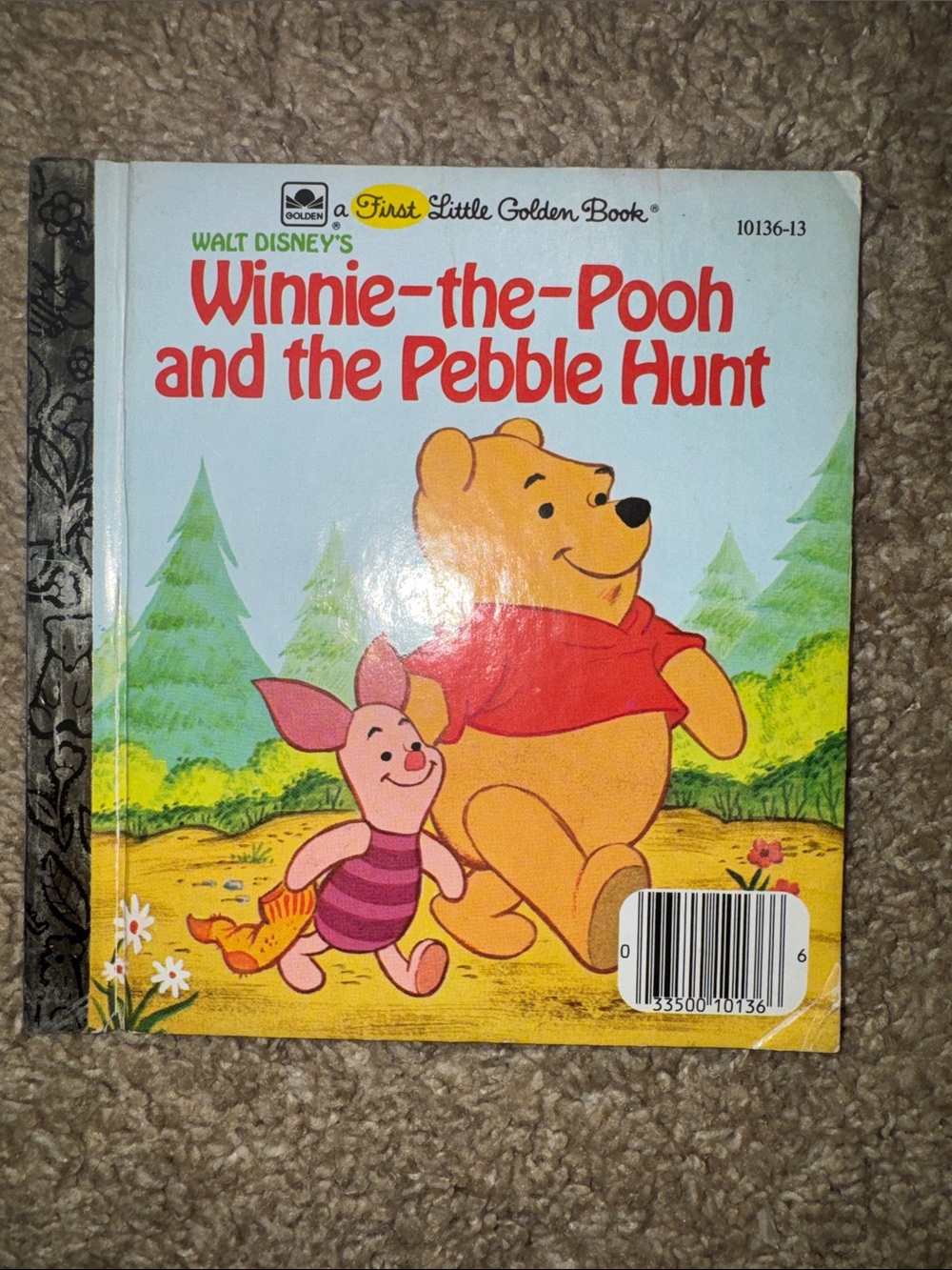 Walt Disney Winnie-the-Pooh and the Pebble Hunt - little golden book